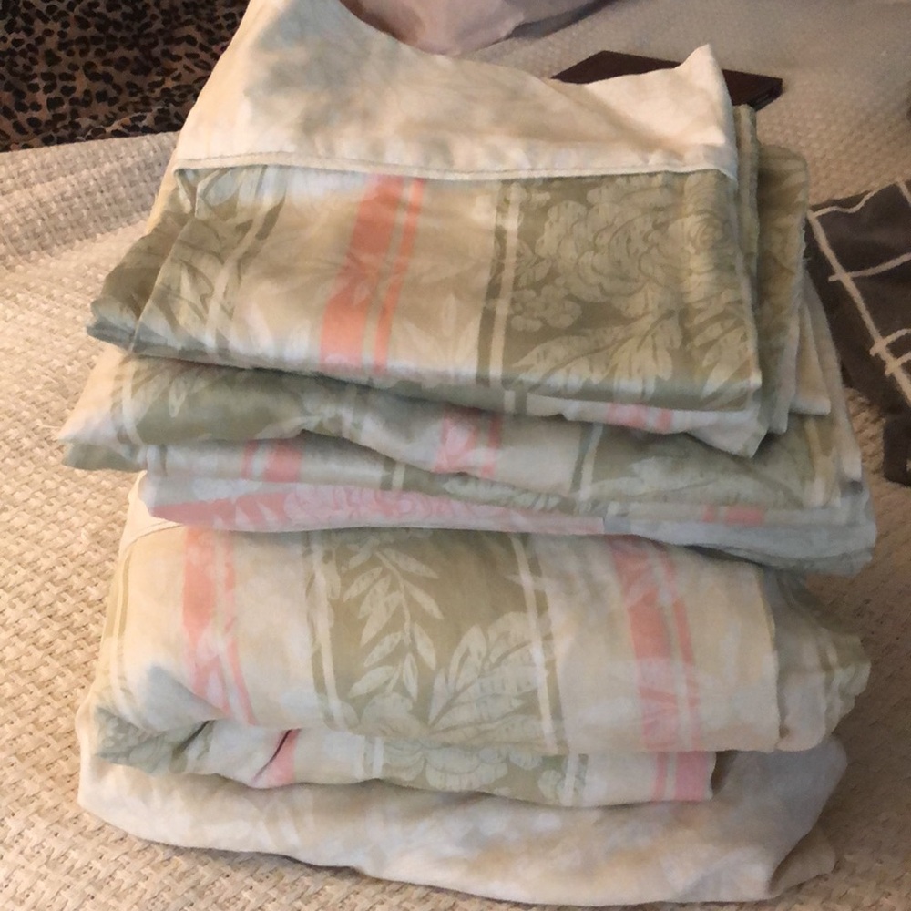 Queen size sheet set.  Classic traditions brand JCPENNEY sage peach and beige